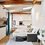 Eiffel Tower & Champ De Mars - 1Br - Cityapartmentstay